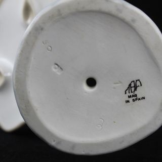 Figura Porcelana NAO LLADRO Mujer Joven con Cesta