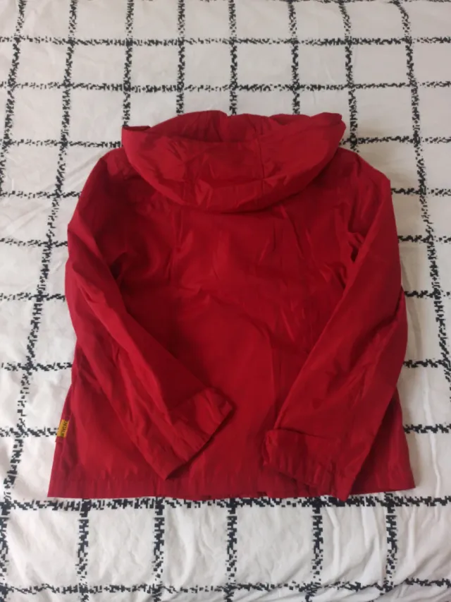 Cortavientos niño rojo