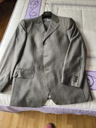 Traje verde grisaceo talla 50
