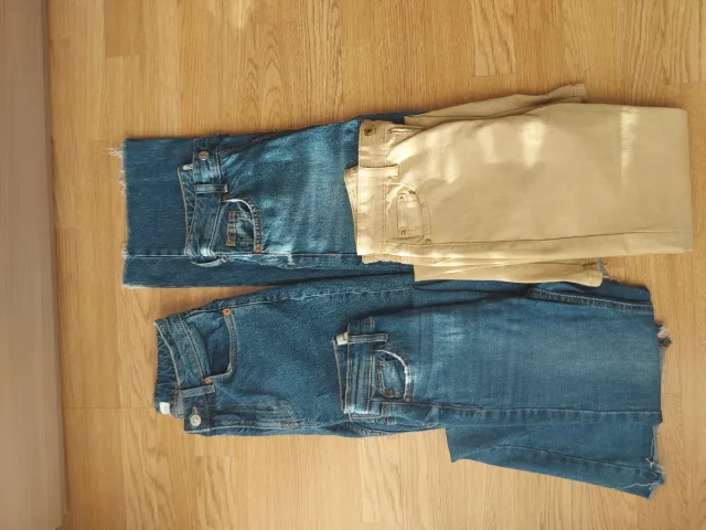 Lote 3 Pantalones Vaqueros y Beige talla 32 -34