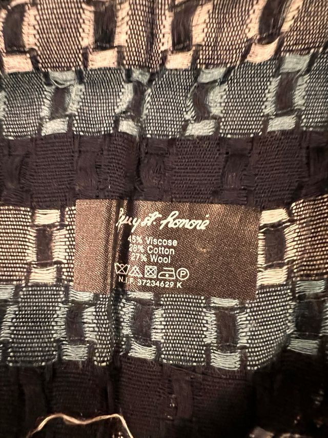 Conjunto de varios foulards dorados y morados