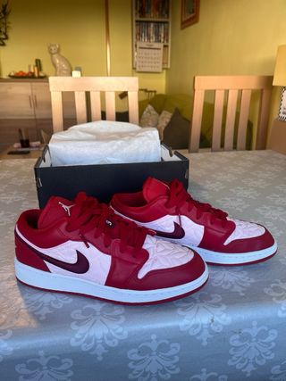 Jordan 1 Low Rojo y Rosa