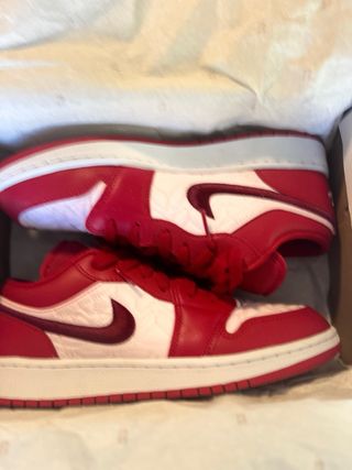 Jordan 1 Low Rojo y Rosa