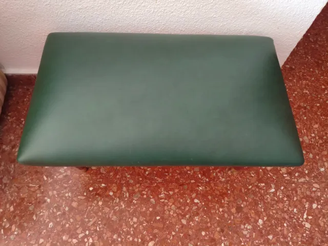 Banco pie de cama verde y madera