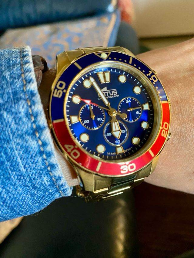 Reloj Lotus Chrono Dorado, Azul y Rojo