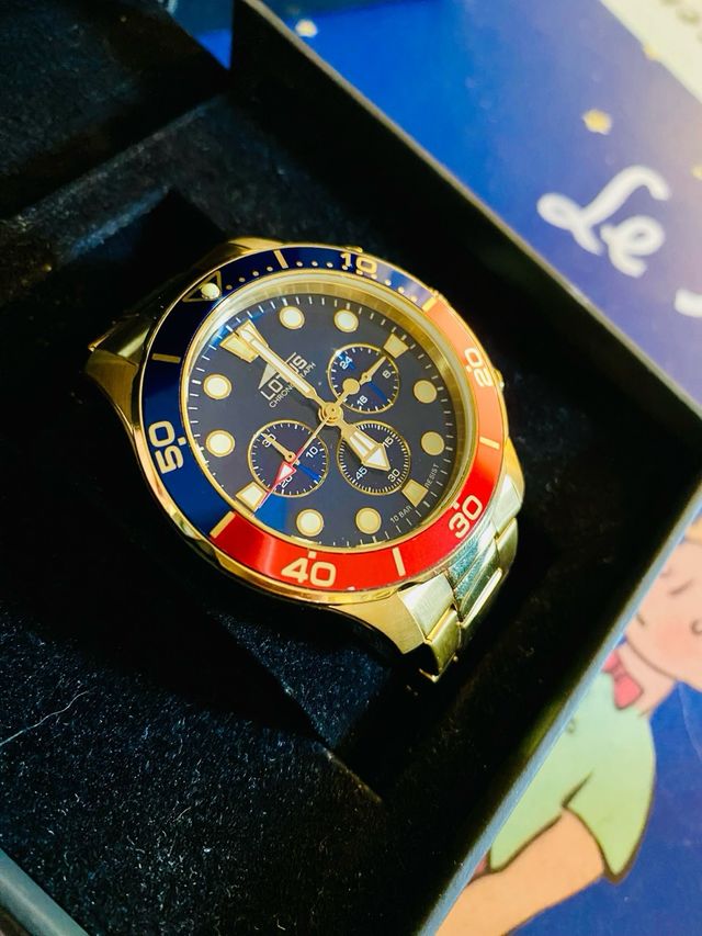 Reloj Lotus Chrono Dorado, Azul y Rojo