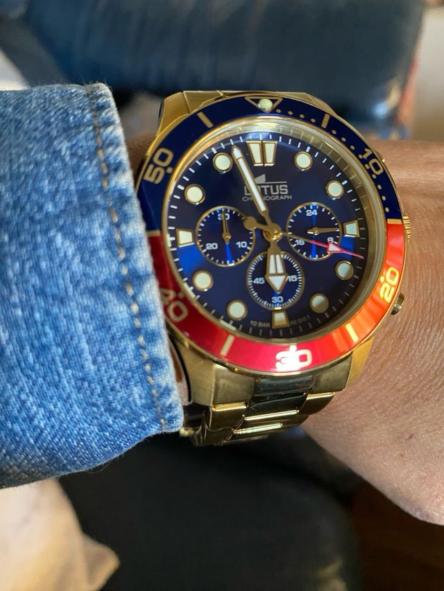 Reloj Lotus Chrono Dorado, Azul y Rojo