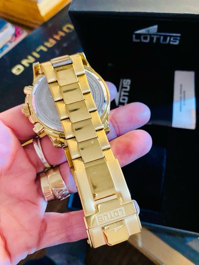 Reloj Lotus Chrono Dorado, Azul y Rojo