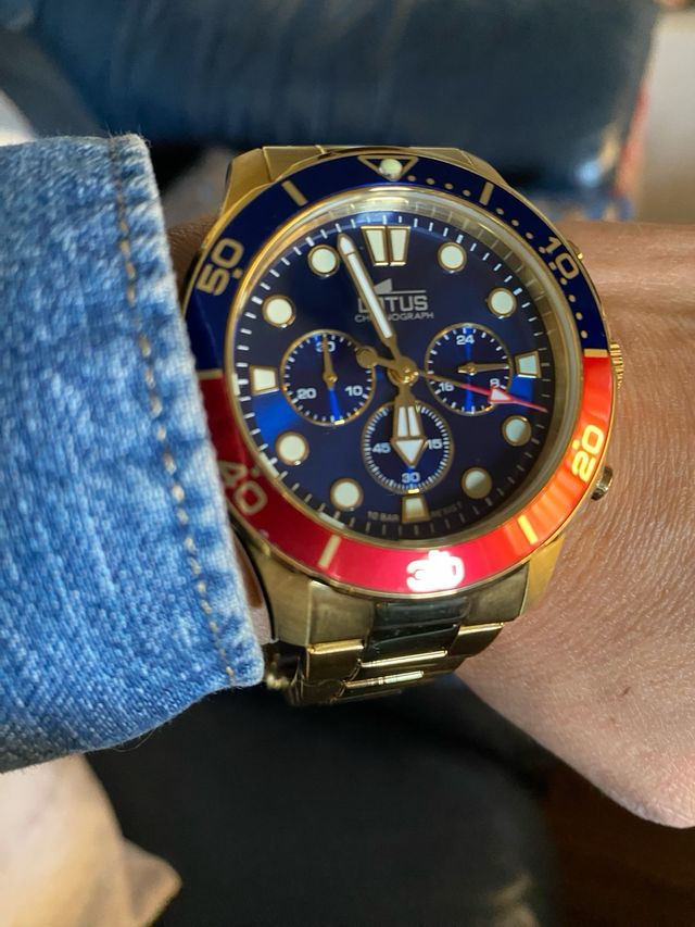 Reloj Lotus Chrono Dorado, Azul y Rojo