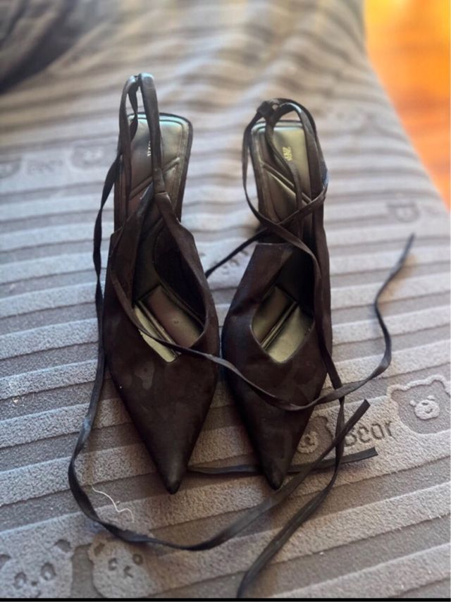 Sandalias Zara Negras con Tiras