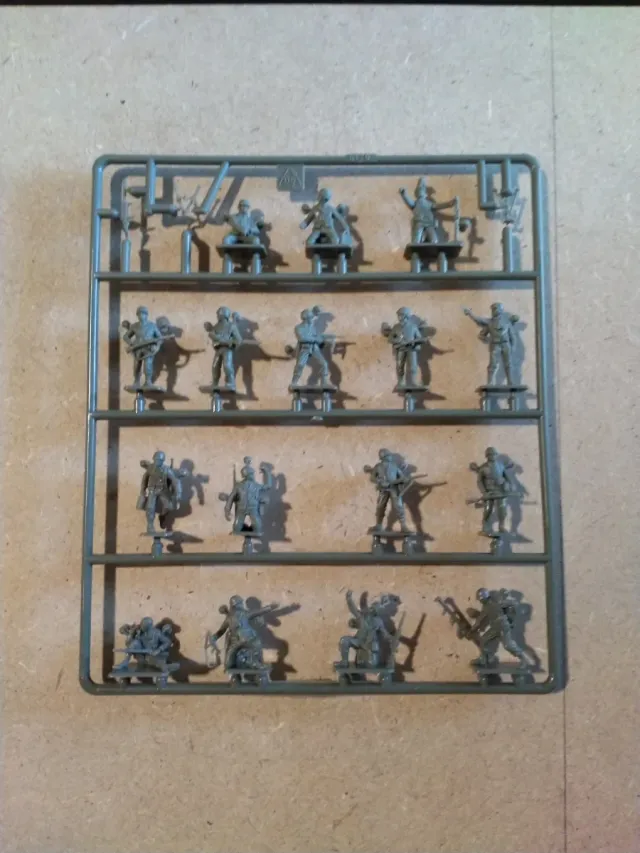 LOTE 2 blíster soldados 1/72
