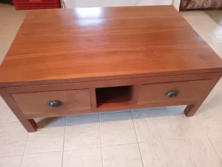 Mesa de centro de salón, madera maciza.como nueva.