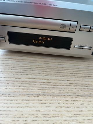 Reproductor CD Yamaha CDX-E200 Plata