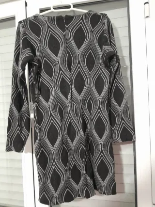 Vestido de punto gris y negro