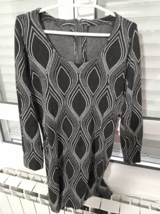 Vestido de punto gris y negro