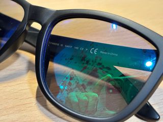 Gafas de sol Hawkers polarizadas negras y azules