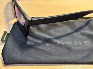 Gafas de sol Hawkers polarizadas negras y azules