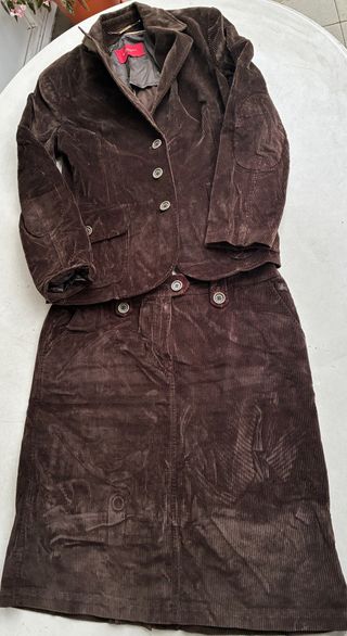 Conjunto Burberry Chaqueta y Falda Pana Marrón