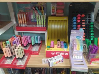 Lote Papelería: Cúter, Cinta Adhesiva, Pegamento