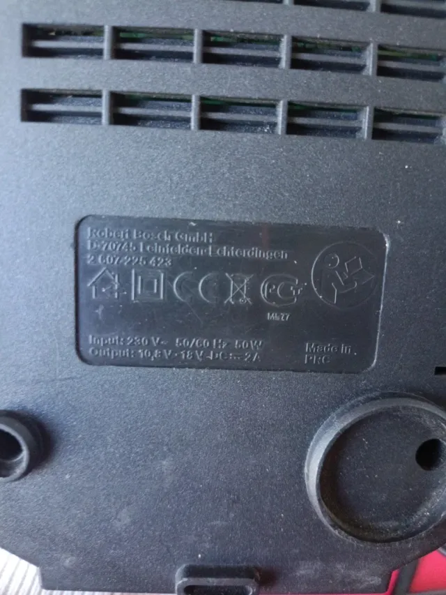 Cargador Bosch AL 1820 CV + 2 Baterías