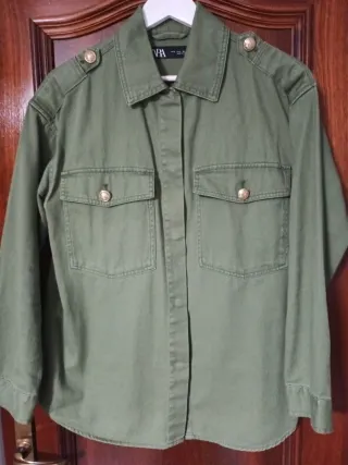 Chaqueta Zara Verde Militar Talla S