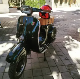 Vespa Primavera 125 Negra