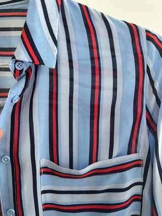 Camisa rayas azul, roja Stradivarius T.M