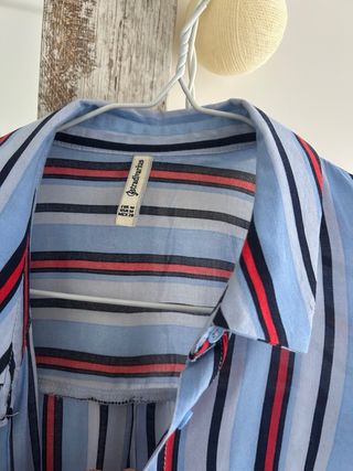 Camisa rayas azul, roja Stradivarius T.M