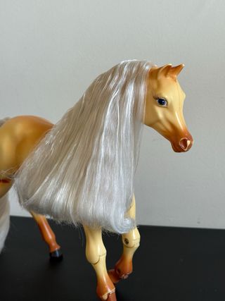 Caballo Barbie Tawny que anda 2005
