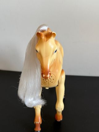 Caballo Barbie Tawny que anda 2005
