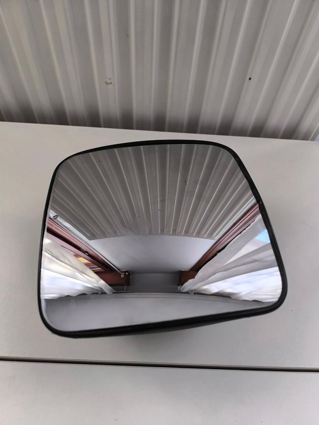Specchio retrovisore per camion