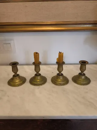 Juego de 4 candeleros de bronce antiguos