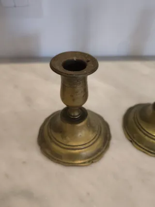 Juego de 4 candeleros de bronce antiguos