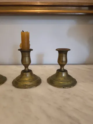Juego de 4 candeleros de bronce antiguos