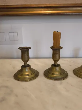 Juego de 4 candeleros de bronce antiguos