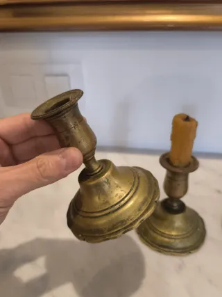 Juego de 4 candeleros de bronce antiguos