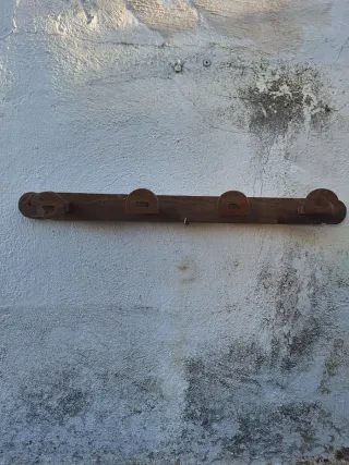 Perchero antiguo de madera rústico