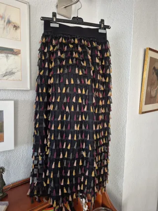 Falda larga con pompones ,la he lavado a mano