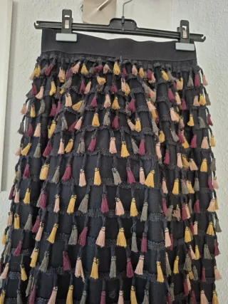 Falda larga con pompones ,la he lavado a mano