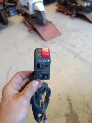 Piña interruptor Derecha Yamaha TDM 850 (2000)