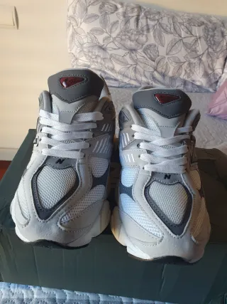 New Balance Bambas Gris y Blanco