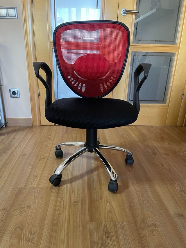 Silla de oficina ergonómica negra y roja
