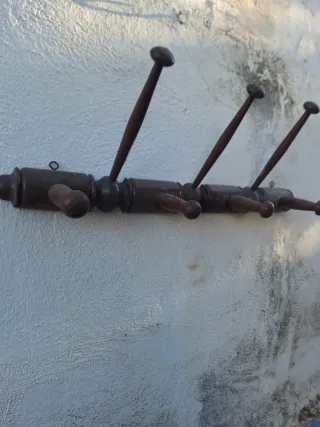 Perchero madera y antiguo