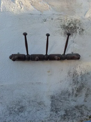 Perchero madera y antiguo
