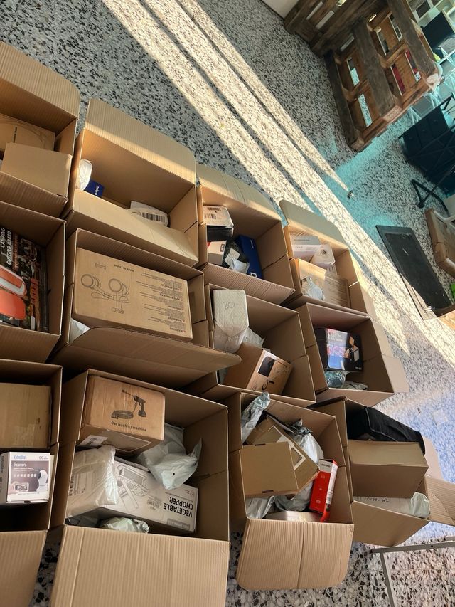 Scatole sorpresa con vari articoli