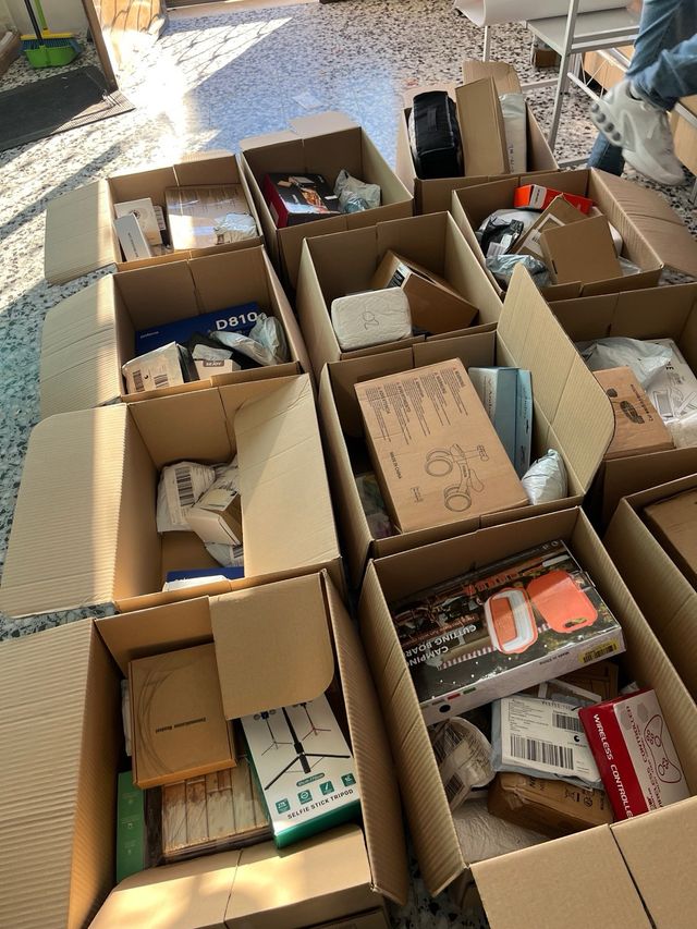 Scatole sorpresa con vari articoli