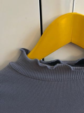 Top manga larga gris