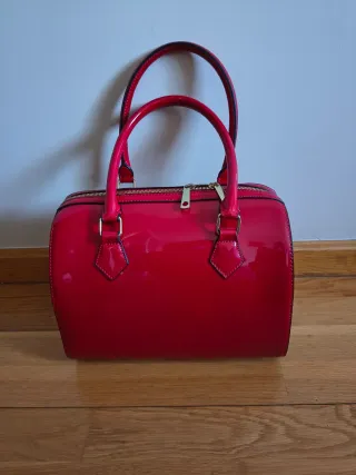 Bolso de mano rojo brillante