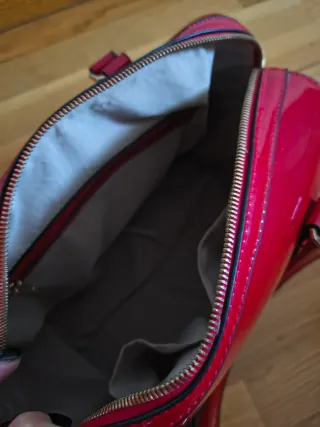 Bolso de mano rojo brillante