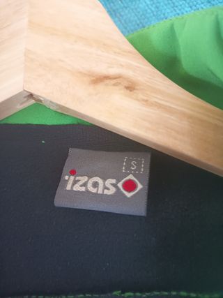 Chaqueta verde Izas